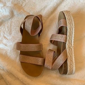 Madden Girl - Steve Madden pink platform sandals. Kids Size 4.